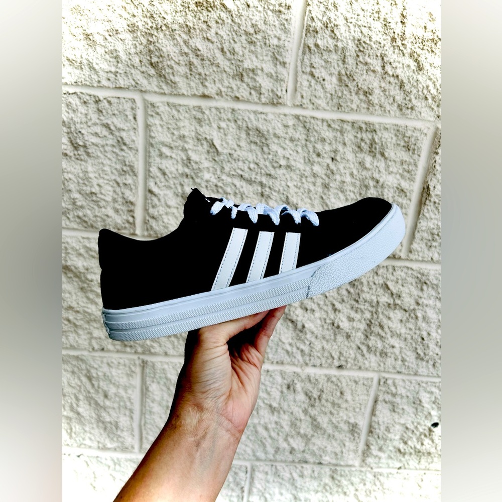 Mens Adidas Vs shoes size 7.5, like new! 20